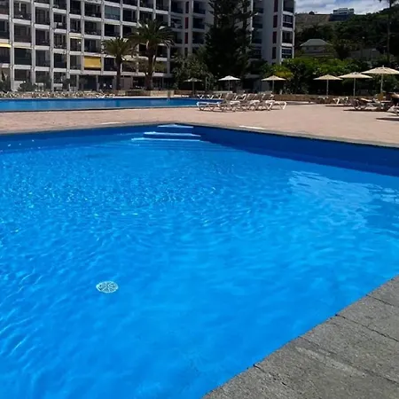 Enjoy The Sea And Pool In Playa De Americas Apartament