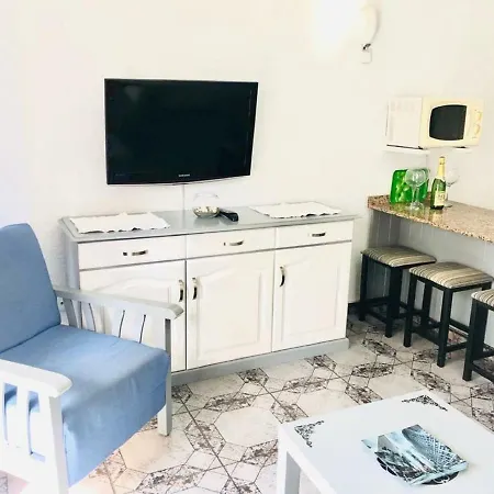 Enjoy The Sea And Pool In Playa De Americas Apartament